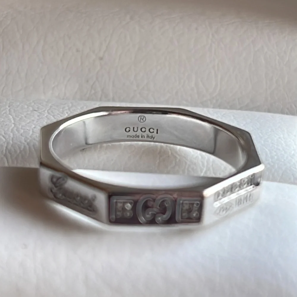 18k GUCCI Diamond Ring - Picture 10 of 15